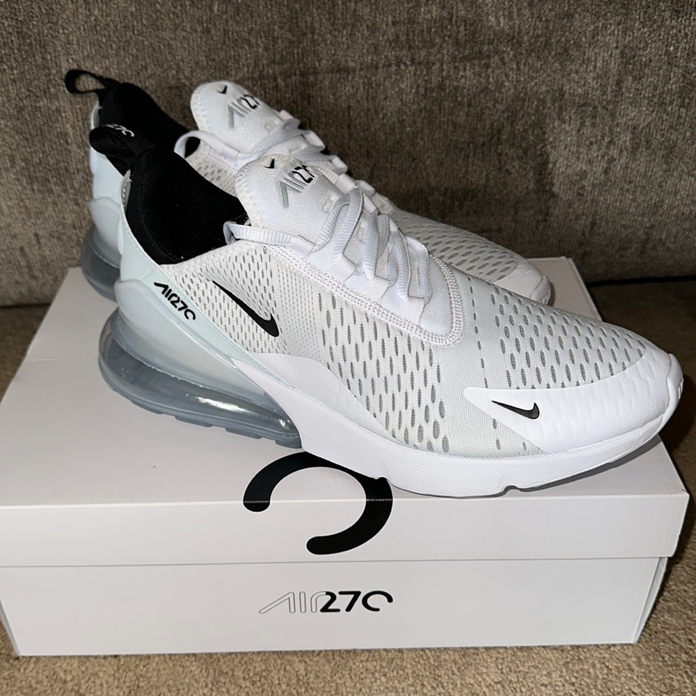 M 10.5/W 12 - White & Black Nike Airmax 270